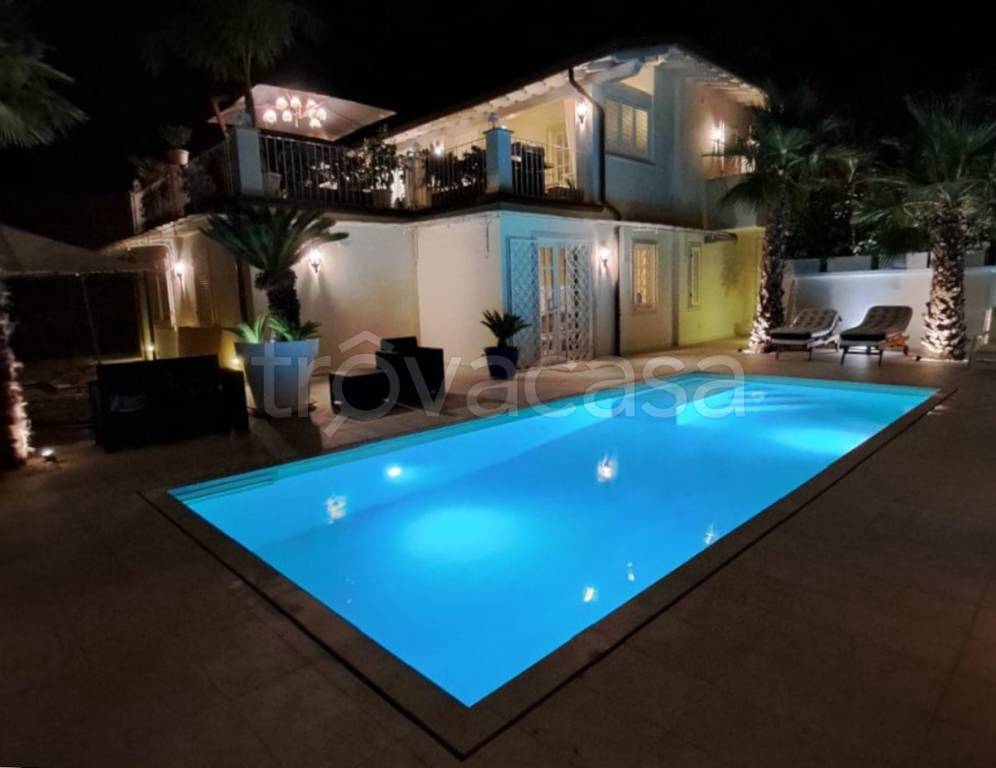 casa indipendente in vendita a Pietrasanta in zona Marina di Pietrasanta