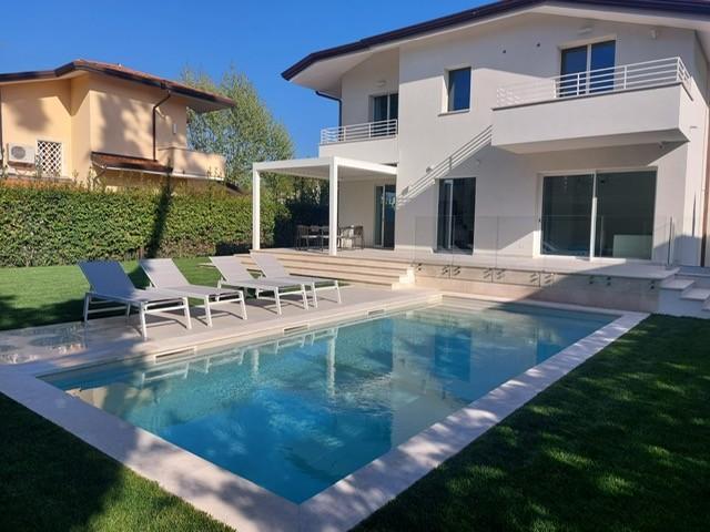 casa indipendente in vendita a Pietrasanta in zona Fiumetto