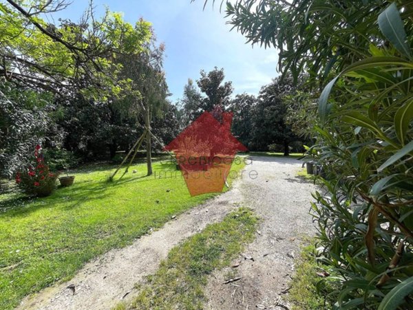 appartamento in vendita a Pietrasanta in zona Marina di Pietrasanta