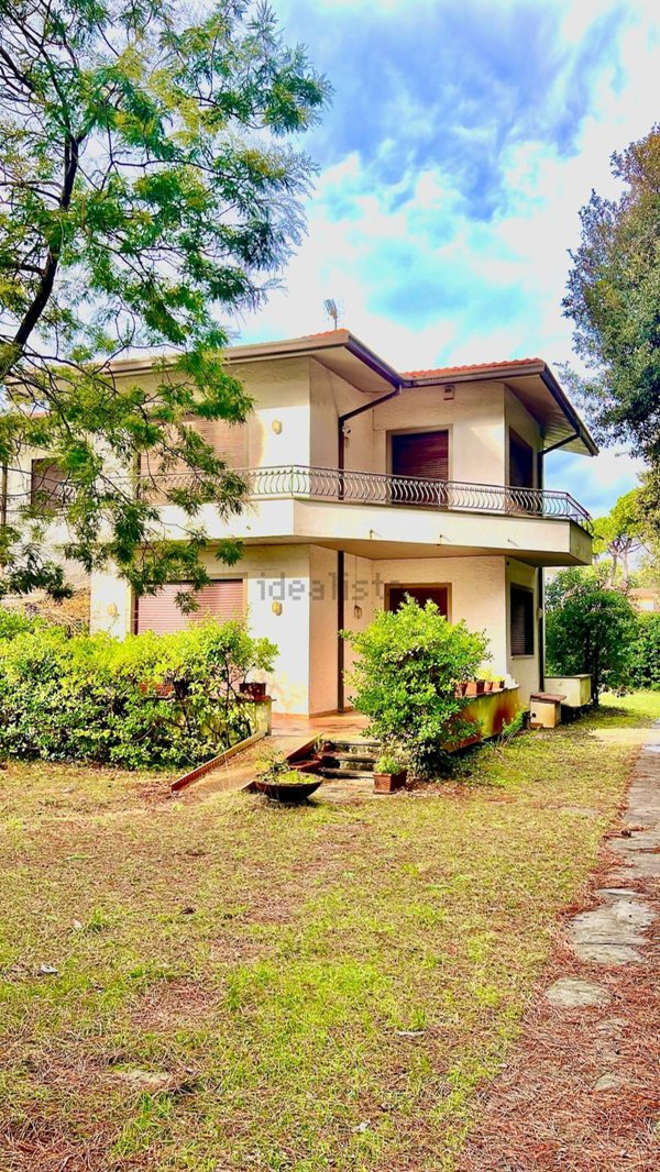 casa indipendente in vendita a Pietrasanta in zona Tonfano