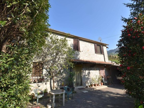 casa indipendente in vendita a Pietrasanta in zona Strettoia