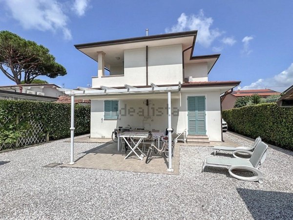 casa indipendente in vendita a Pietrasanta in zona Motrone