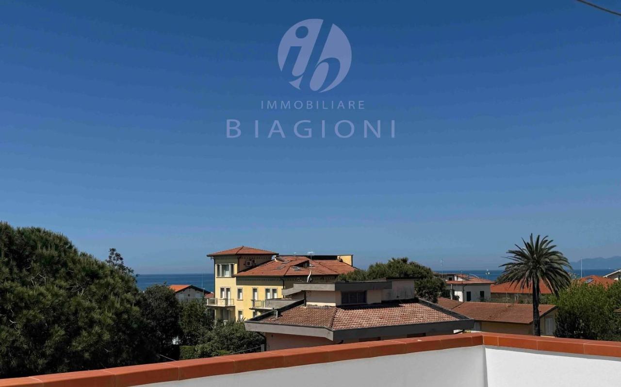 appartamento in vendita a Pietrasanta in zona Tonfano