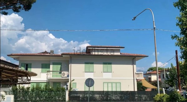 casa indipendente in vendita a Pietrasanta in zona Tonfano