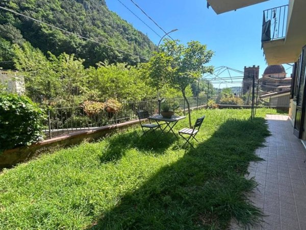 appartamento in vendita a Pietrasanta in zona Valdicastello