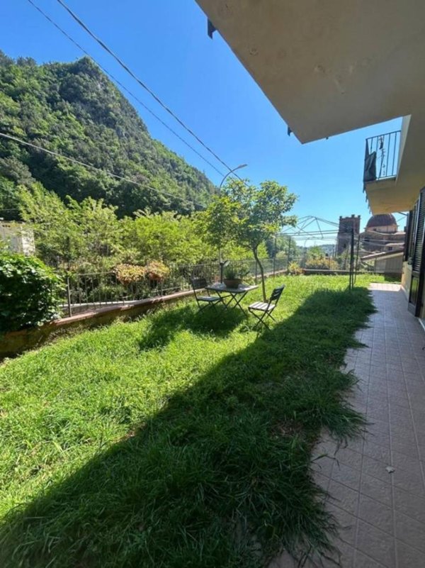 appartamento in vendita a Pietrasanta in zona Valdicastello