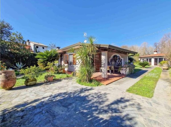 casa indipendente in vendita a Pietrasanta in zona Marina di Pietrasanta