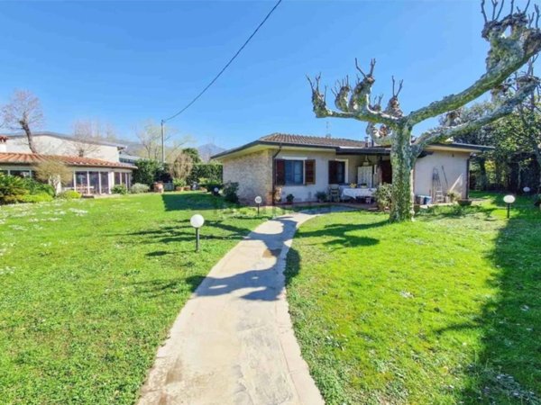 casa indipendente in vendita a Pietrasanta in zona Marina di Pietrasanta