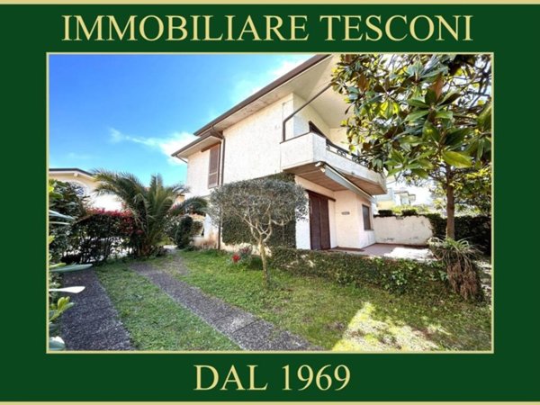 casa indipendente in vendita a Pietrasanta in zona Tonfano