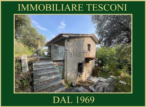casa indipendente in vendita a Pietrasanta in zona Capezzano Monte