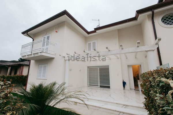 casa indipendente in vendita a Pietrasanta in zona Motrone