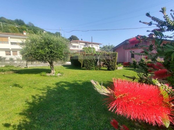 casa indipendente in vendita a Pietrasanta in zona Strettoia