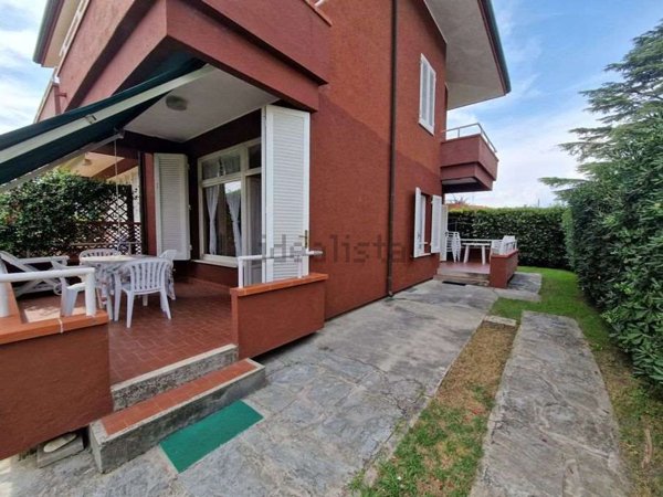 casa indipendente in vendita a Pietrasanta in zona Tonfano