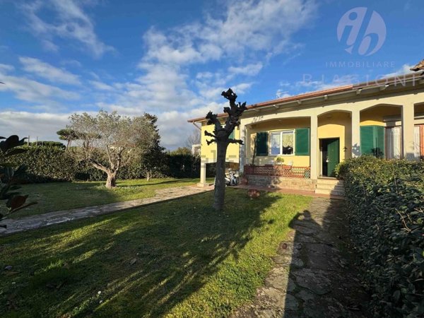 casa indipendente in vendita a Pietrasanta in zona Focette