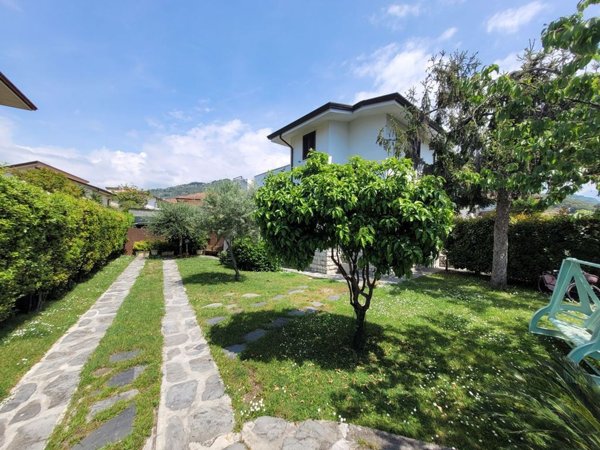 casa indipendente in vendita a Pietrasanta