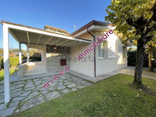 casa indipendente in vendita a Pietrasanta in zona Tonfano