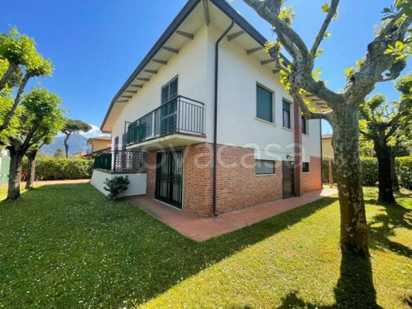 casa indipendente in vendita a Pietrasanta in zona Tonfano