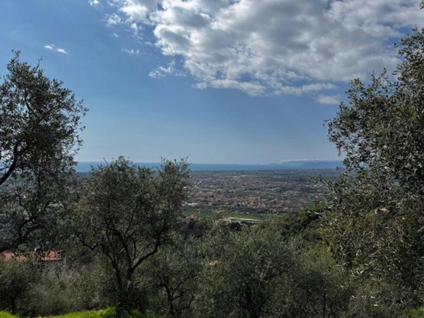 casa indipendente in vendita a Pietrasanta