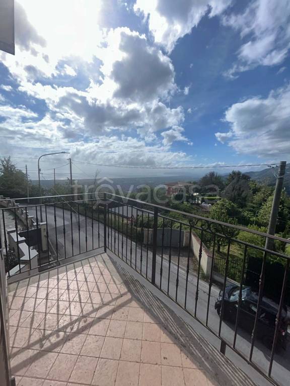 casa indipendente in vendita a Pietrasanta in zona Capriglia