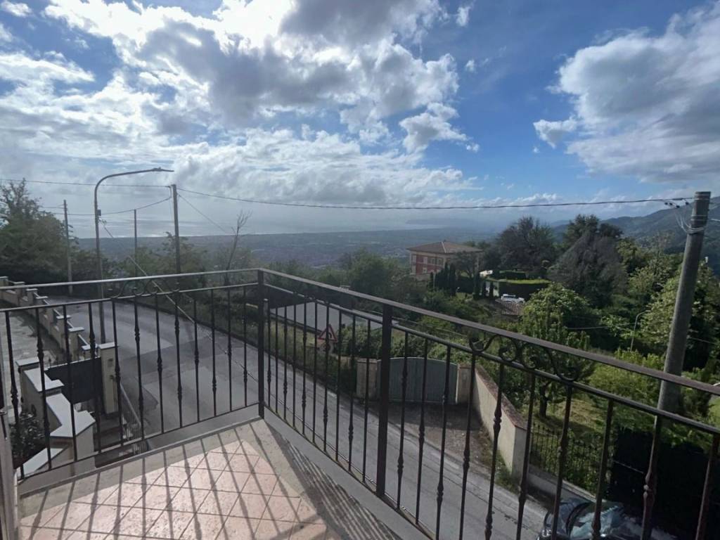 casa indipendente in vendita a Pietrasanta in zona Capriglia