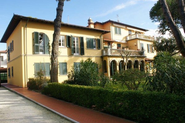 casa indipendente in vendita a Pietrasanta in zona Tonfano