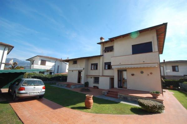 casa indipendente in vendita a Pietrasanta in zona Tonfano