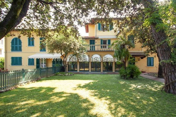 casa indipendente in vendita a Pietrasanta in zona Fiumetto