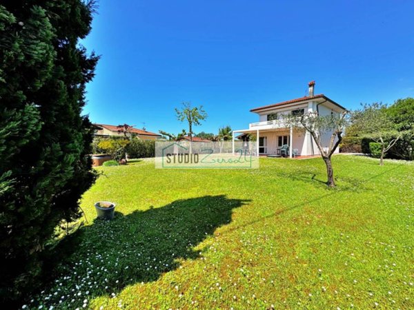 casa indipendente in vendita a Pietrasanta