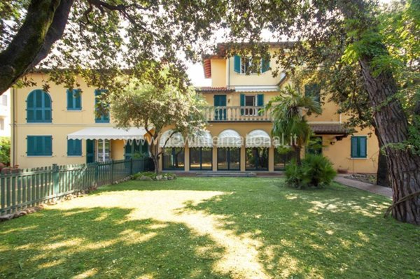 casa indipendente in vendita a Pietrasanta in zona Fiumetto