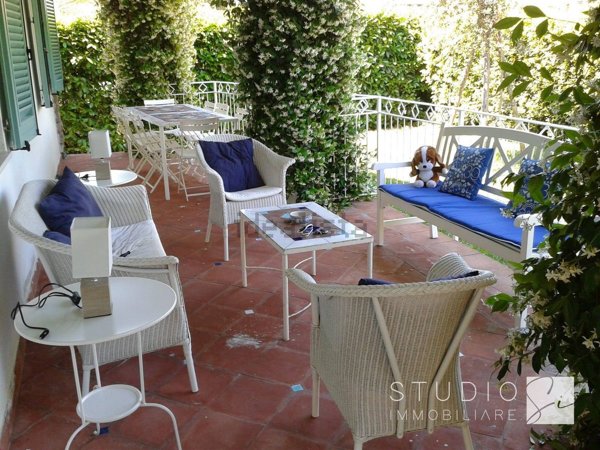 casa indipendente in vendita a Pietrasanta in zona Tonfano