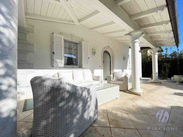 casa indipendente in vendita a Pietrasanta in zona Vignone