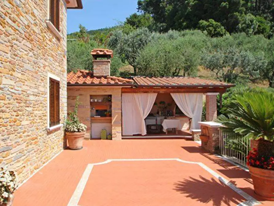 casa indipendente in vendita a Pietrasanta in zona Strettoia