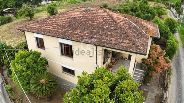 casa indipendente in vendita a Pietrasanta in zona Strettoia