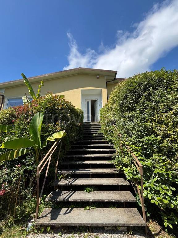 appartamento in vendita a Pietrasanta in zona Vignone