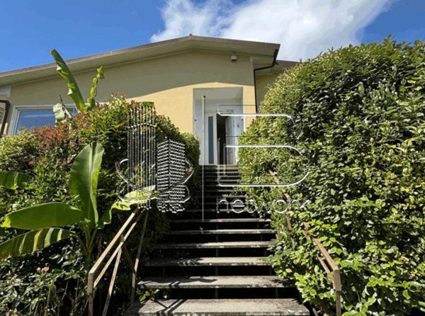 casa indipendente in vendita a Pietrasanta in zona Motrone