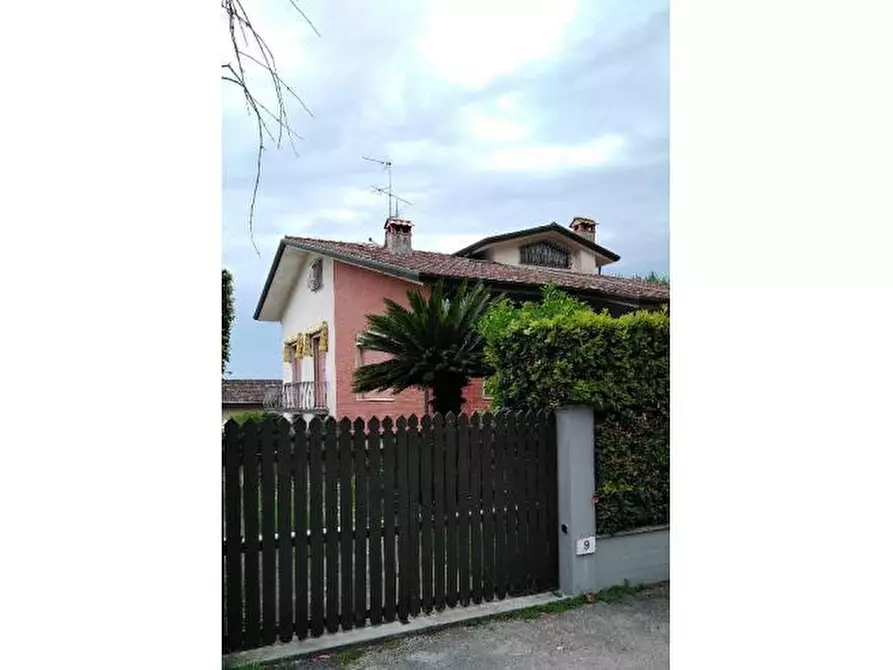 casa indipendente in vendita a Pietrasanta in zona Capriglia