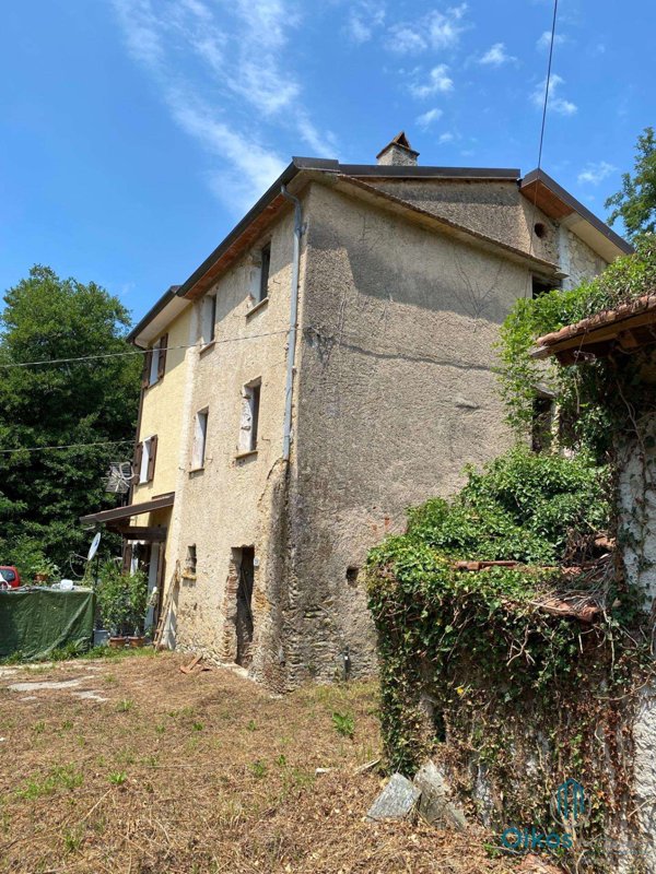 casa indipendente in vendita a Pietrasanta in zona Strettoia