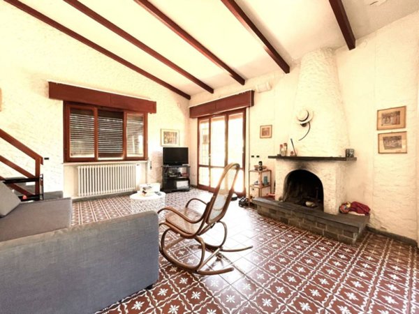 casa indipendente in vendita a Pietrasanta in zona Vignone