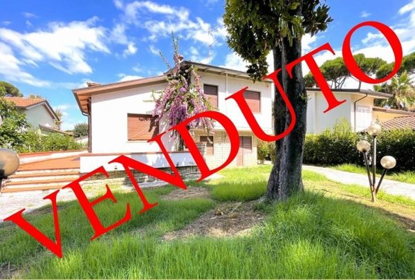 casa indipendente in vendita a Pietrasanta in zona Vignone