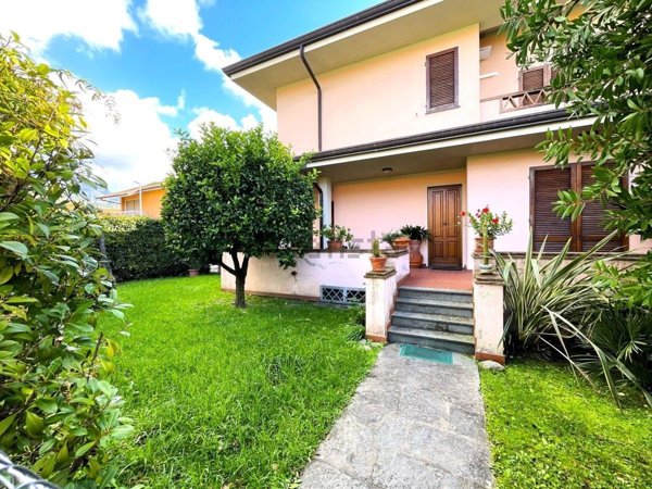 casa indipendente in vendita a Pietrasanta