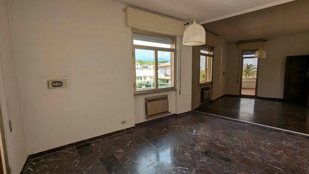 appartamento in vendita a Pietrasanta in zona Focette