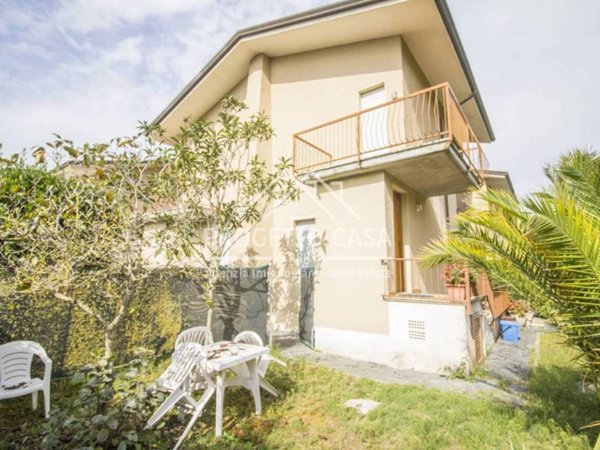 casa indipendente in vendita a Pietrasanta in zona Marina di Pietrasanta