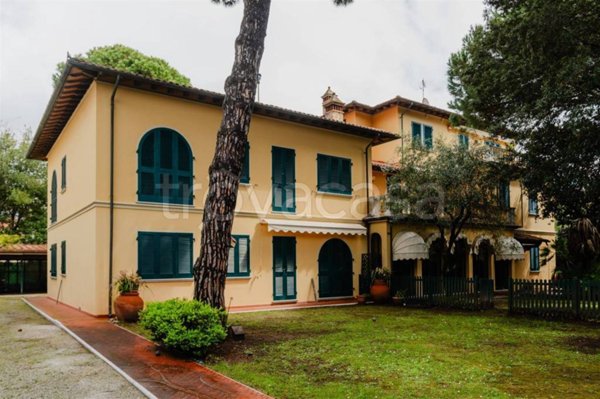 casa indipendente in vendita a Pietrasanta in zona Fiumetto