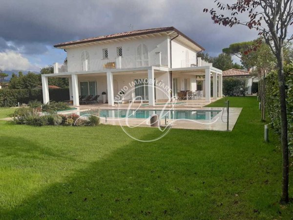 casa indipendente in vendita a Pietrasanta in zona Marina di Pietrasanta