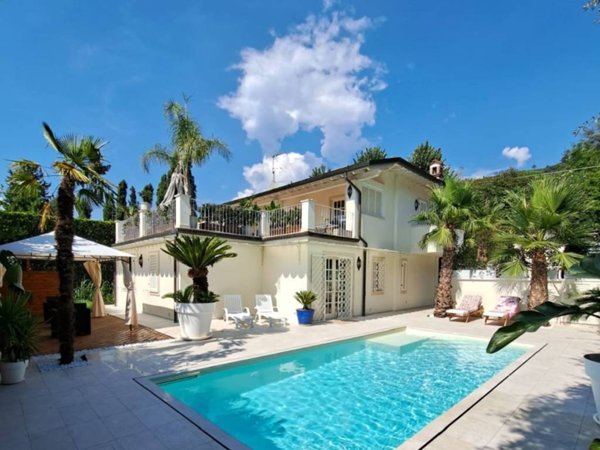 casa indipendente in vendita a Pietrasanta in zona Marina di Pietrasanta