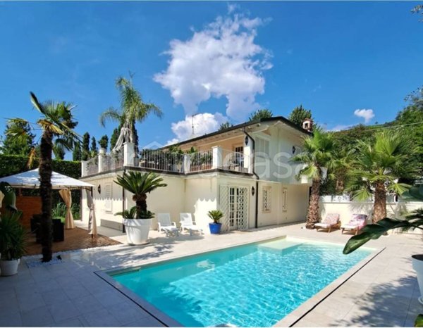 casa indipendente in vendita a Pietrasanta in zona Marina di Pietrasanta