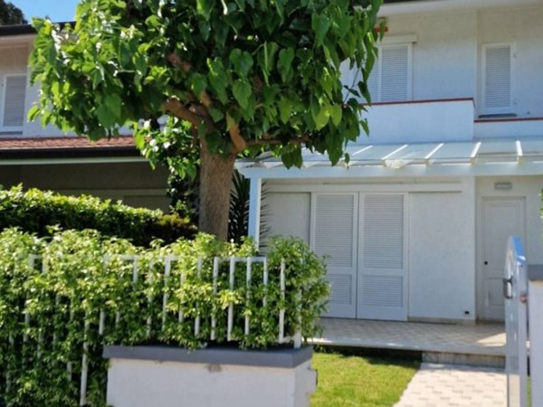 casa indipendente in vendita a Pietrasanta in zona Focette