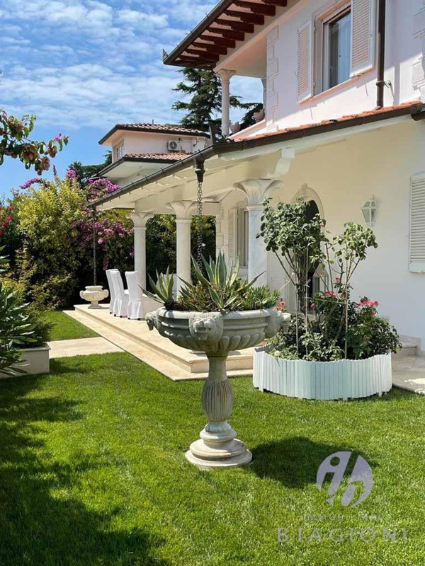casa indipendente in vendita a Pietrasanta in zona Vignone