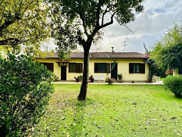 casa indipendente in vendita a Pietrasanta