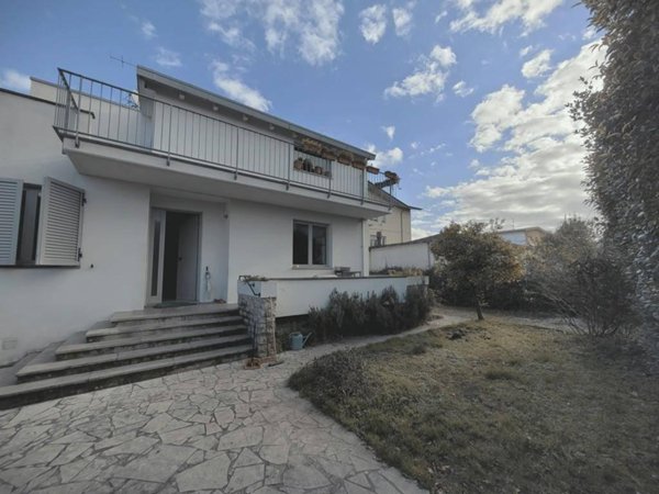 casa indipendente in vendita a Pietrasanta